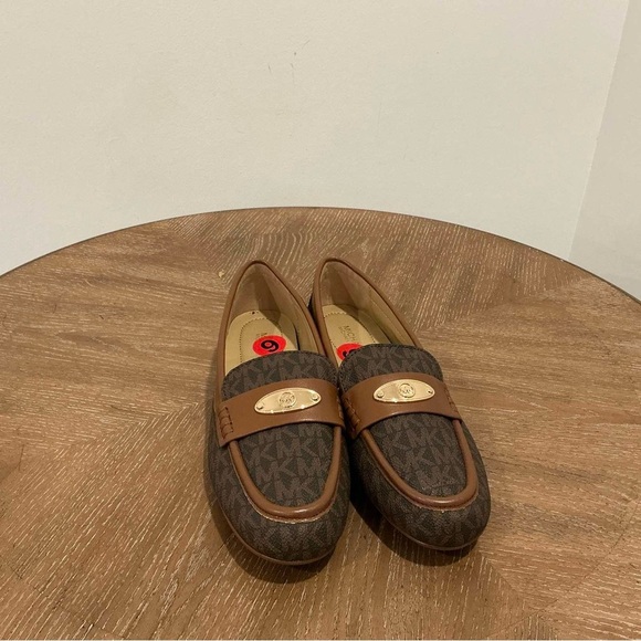 MICHAEL KORS MVJ24 MONOGRAM MOCCASIN SHOE - Picture 6 of 7